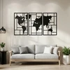Pakabinamas šviestuvas Aosom 3 dalių metalinė sienų dekoro kompozicija su pasaulio žemėlapio motyvu, juoda, 150 x 80 cm