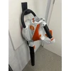 Garageprintslt STIHL SHA56 Lapų pūstuvas / smulkintuvas su vakuuminiu laikikliu ant sienos,