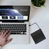 Qoltec išorinis USB 3.0 9,5 mm SATA optinio disko dėklas su integruotu laidu