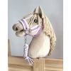 Super Hobby Horse Hobio žirgo kantaras A3 su baltais pūkais ir pavadžiu (balta/violetinė)
