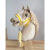 Super Hobby Horse Hobio arkliuko kantaras A3 su balta pūkine apdaila ir pavadžiu
