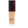 „Shiseido Synchro Skin“ gaivinamasis skystas makiažo pagrindas „Flawless“ 230 Alder SPF 30, 30 ml