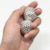 2 magnetinių masažinių kamuoliukų ežiuko kamuoliukas ir 3 masažiniai žiedai, magnetiniai akupresūros kamuoliukai, akupunktūriniai masažiniai kamuoliukai, jogos kamuoliukas streso mažinimo masažui (sidabrinis)