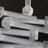20 skaidrių permatomų plastikinių akrilinių varžtų su galvute pakuotė, su grioveliu + rifliuotas M6 x 20 mm