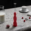 Alessi Pulcina Mdl11 R Plaktuvas pieno putai, dizainas, pagamintas iš termoplastinės dervos, plieno plaktuvas ir įkraunama baterija, raudonas, 3