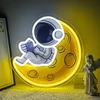 Lova Astronauto neoninis ženklas skaitymui, skirtas sienų dekoravimui, usb maitinamas reguliuojamo ryškumo led astronauto ir mėnulio neoninis ženklas fonui, visatos sienų meno dekoro dovana miegamajam, vyro urvui, vakarėliui (30,2 x 30,5 cm)