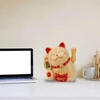 Ausla laimingas katinas, mojuojantis katinas, 14 cm, elektrinė mojuojanti ranka, maneki neko mojuojantis katinas, sėkmės simbolis dekoruojant priėmimą, namus, automobilį