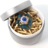 Byhoo d20 dnd kauliukas su raudona akimi metalinėje dėžutėje, kauliukas su kraujo išlieta akimi, dnd 5 priedai, stalo žaidimas, unikali dovana pradedantiesiems vaidmenų žaidėjams