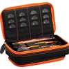 Casemaster Plazma Plus dėklas 3 strėlėms minkštiems ir plieniniams smiginiams su didele priekine kišene, integruotu laikymo vamzdeliu ir kišenėmis plunksnoms, antgaliams, koteliams ir asmeniniams daiktams