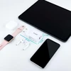 Dual sieninis įkroviklis su 20w usb-c power delivery prievadais ir usb-a quick charge 18w baltas, idealus greitam ir saugiam mobiliųjų įrenginių įkrovimui