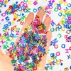 Gyufise 3000 vnt. įvairiaspalvių 8 mm abėcėlės blizgučių raidžių, koledžo raidžių blizgučiai, stalo konfeti, stalo dekoracijos „pasidaryk pats“ balionams, kūdikio sutiktuvių, gimtadienio, vestuvių vakarėliui