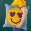 Heya Home Smile megzta pagalvėlė su plunksnomis