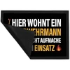 Hier wohnt Ein Feuerwehrmann durų kilimėlis su Trendaffe motyvu