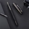 Hongdian 6013 matinės juodos spalvos plunksnakotis su itin plonu plunksnos galiuku (0,38 mm) ir metaline dovanų dėžute