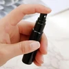 Kvepalų atomizatorius, daugkartinio naudojimo, 100 vnt. pakuotė, 2 ml, kelioninis mini purškiamas buteliukas, kvepalų buteliukas, tuščias purškiamas buteliukas, mažas buteliukas, plastikinis purškiamas buteliukas su etikete, skirtas kelionėms (juodas)