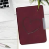 Kwmobile dėklas, suderinamas su Tolino Shine 3 - dirbtinės odos viršelis - heart brush tamsiai raudonas