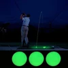 Merkts fluorescenciniai golfo kamuoliukai, elastinga guma, fluorescenciniai 4 švytintys golfo kamuoliukai, naktinis sportas, automatinis šviesos sugėrimas ir švytintys naktiniai kamuoliukai, ilgai šviečiantys