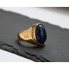 Rock and Steel aukso spalvos Deus ovalus vyriškas žiedas iš nerūdijančio plieno su lapis lazuli akmeniu