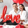 Romantiškas valentino dienos dekoracijų rinkinys, 18 širdies formos folinių balionų, raudoni, 2 45 cm širdies formos helio balionai, didelis folinis balionas "love", 500 rožių žiedlapių, raudoni, gimtadieniui, jubiliejui, valentino dienos vakarėliui