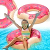 Rožinis pripučiamas plaukimo ratas donut spalvingas čiužinys ant vandens