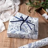 Ruspepa baltas kraft popieriaus ritinys – mini ritinys – mėlynų gėlių dizainas, idealus gimtadieniui, vakarėliui ir kūdikio sutikimui – 43,2 cm x 10 m
