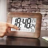 Skaitmeninis žadintuvas su lietimui jautriu ekranu ir medžio imitacija
