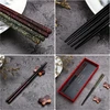 Totken 2 porų rinkinys natūralūs mediniai valgomieji pagaliukai rankų darbo starry sky pagaliukai ir 2 rankų darbo butterfly sticks laikikliai su premium dovanų dėžute (dovanos pasirinkimas)