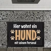 Trendaffe - Durų kilimėlis "čia gyvena šuo su savo asmeniu"