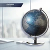 Troika Gagarin mini gaublys, skersmuo 13 cm, metalinė mėlyna jūra ir sidabro spalvos sausumos paviršiai, chromuotas metalinis pagrindas, minkštas veltinio pagrindas, kilnojamas ašis - gražioje dėžutėje, puikiai tinka kaip dovana