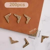 Urroma bronzinės metalinės knygų kampų apsaugos, 160 vnt., mažos knygų kampų apsaugos, geležiniai kampai, trikampės dekoratyvinės senovinės albumų kampų apsaugos, skirtos scrapbooking meniu