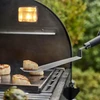 Weber lankstus grotelių keptuvo vartiklis (41 cm), nerūdijantis plienas, su plyšiais, nuožulniais kraštais, neslystančia patogia rankena, galima plauti indaplovėje - sidabrinis (6780)