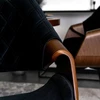 Fotelis Mebel Elite Aksomu aptraukta kėdė, juoda, riešuto spalvos