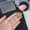Beebeecraft 1 dėžutė su 100 sidabro apvalių tarpinių karoliukų, 2 mm sklandūs laisvi karoliukai papuošalų gamybai apyrankėms vėriniams, skylė 0,9 mm