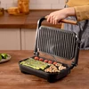 Gertuvė Cecotec Rock'ngrill 1300 Wood B. 1300 W galia, juodas dizainas, rockstone danga, neslystantis pagrindas, plaukiojanti plokštė, šviesos indikatorius, medinė rankena, universalumas