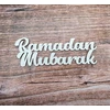 Melis dekoratyvinis užrašas - Ramadan Mubarak - medinis ženklas baltas - 20 cm plotis