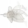 Pilkas kokteilinis fascinator su plunksnomis ypatingoms progoms