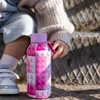 Quokka Kids Solid Rožinė Bricks termosas su nerūdijančio plieno pakabuku, 330 ml
