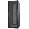 Apc NetShelter SX 42U 750 mm plotis x 1070 mm gilus tinklo korpusas su šonais Juodas