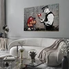 Paveikslas Super Mario grybas ir policininkas (Banksy)