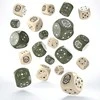 Q Workshop Crosshairs Compact D6 RPG Kauliukų Rinkinys (Smėlio Ir Alyvuogių Sp.)