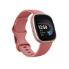 Išmanusis laikrodis Fitbit Versa 4,  Rausvos spalvos korpusas su rožinės spalvos silikoniniu dirželiu