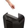 Fellowes Powershred LX70 popieriaus lapo įdėjimo veiksmas