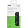 „Belkin ScreenForce UltraGlass“ su „iPhone 15 Pro“.