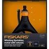 Fiskars besisukantis purkštuvas, metalinis, su ratukais 1023657