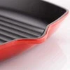 Virimo Indai - Le Creuset Signature Kvadratinė Kepsninė 26cm Indaplovėje Saugoma Vyšnių Raudona
