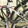 Master Lock Masterlock Pinta plieninė dviračio spyna juodu vinilo apvalkalu su 4 skaitmenų užraktu