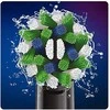 Oral-B CrossAction juodos spalvos leidimo šepetėlio galvutės su CleanMaximiser šereliais, skirtos holistiniam burnos valymui, 10 vnt.