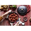 STAUB Apvalus ketaus kepimo indas su dangteliu 20 cm, juoda