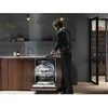 60 cm. pločio įmontuojama indaplovė su"ComfortLift" Electrolux EEC87400W