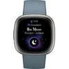 Išmanusis laikrodis Fitbit Versa 4, Platinos spalvos korpusas su melsvos spalvos silikoniniu dirželiu